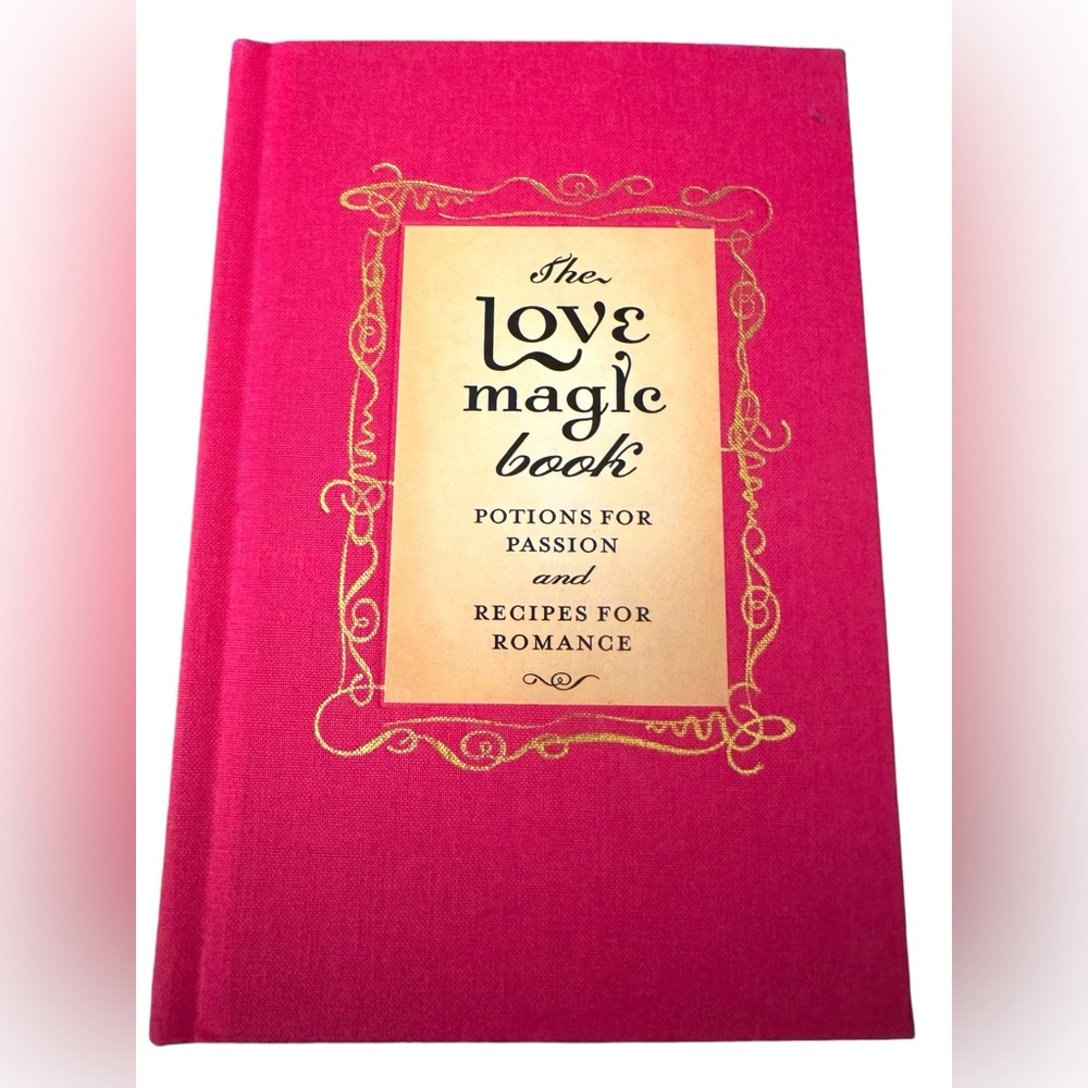 Gillian Kemp
The Love Magic Book: Potions for Passion and Recipes for Romance